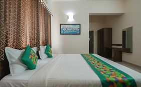 Treebo Pappilon Palace - Pvs Circle